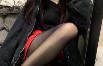 微密圈 – 黑丝写真，提袜少女这是要让我们都晕倒的吗？