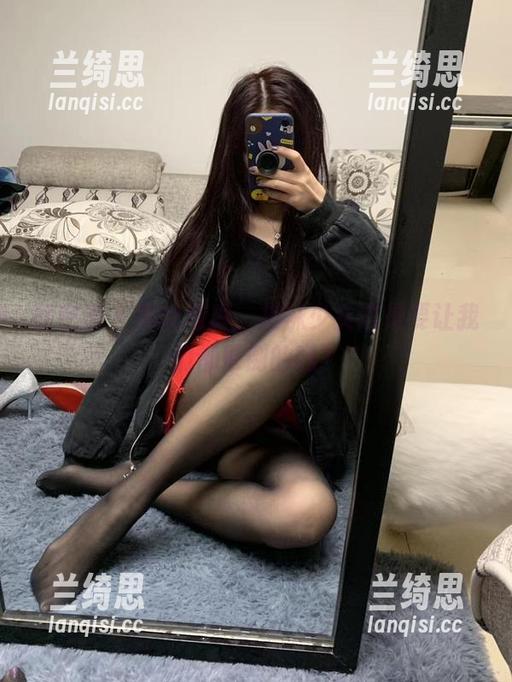 微密圈 - 黑丝写真，提袜少女这是要让我们都晕倒的吗？