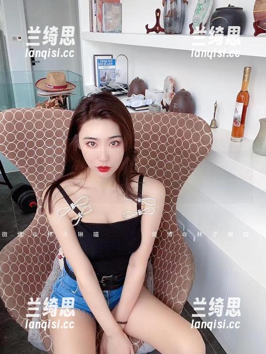 微密圈 - 这才是林子喵Lynne的空姐私拍，妆容和气场从天而降