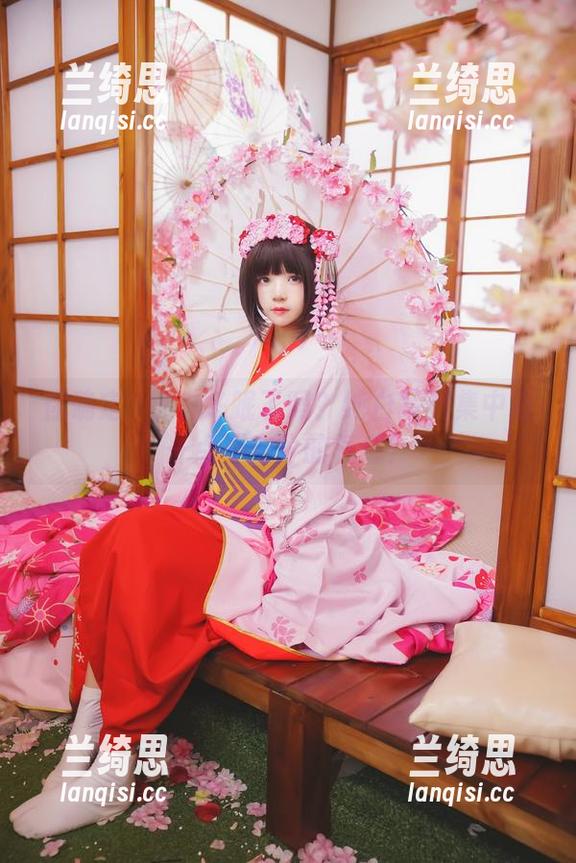你确定桜桃喵冬眠了吗？纯白写真集中有一点不安分的气息！