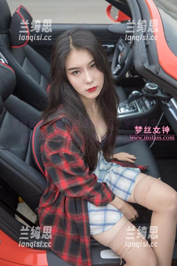 梦丝女神 - 乔儿的海边作品，全集带来一阵清新，身材和沙滩似乎也挺合拍。