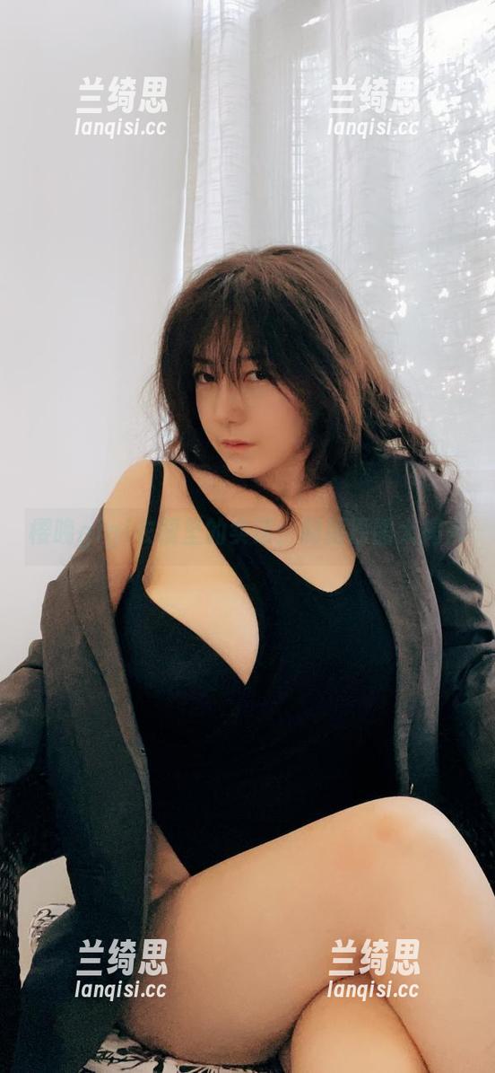 樱晚gigi衣橱里的实话：制服原图大揭米