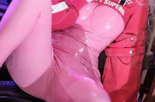 樱落Selena将这种套装穿得如此自然，难道我们都是在低级搭配中摸爬滚打？