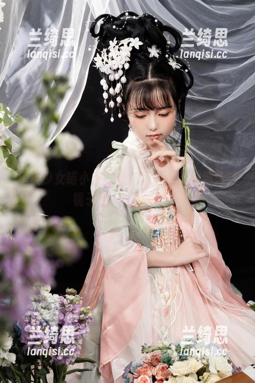 爆机少女喵小吉的最新写真，油亮到能当镜子用，快来瞧瞧！
