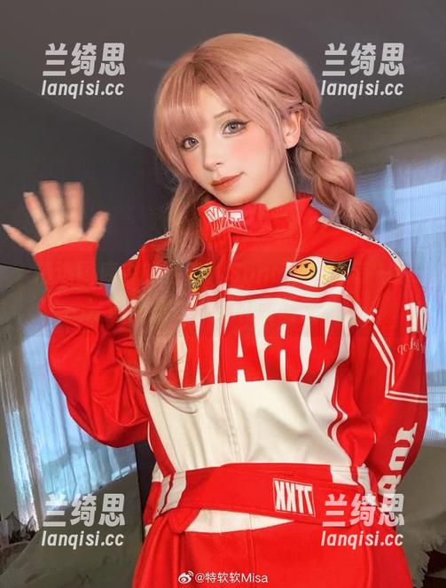 精选图库中的特软儿Sona，好像每一缕光线都是为她穿礼服而来的。