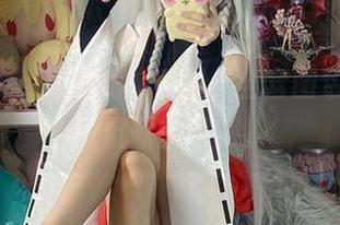 白栎Shirly的女神气质，全套图包送给了我沉默的时刻。