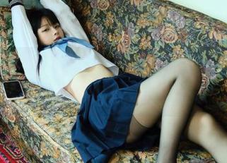 白莉爱吃巧克力写真新作，这些香奈乎照片里有没有让你心里小鹿乱撞？