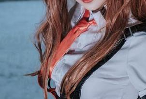 白莉爱吃巧克力让油亮变成了绝美的cos图，画面我都想贴在墙上了，哈哈！