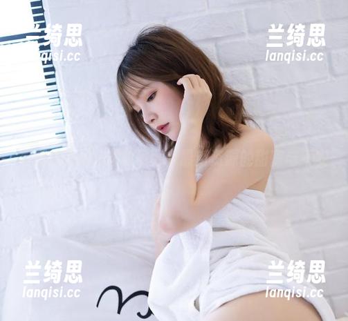 白露Bululu少女写真：最新资源的甜蜜与不安