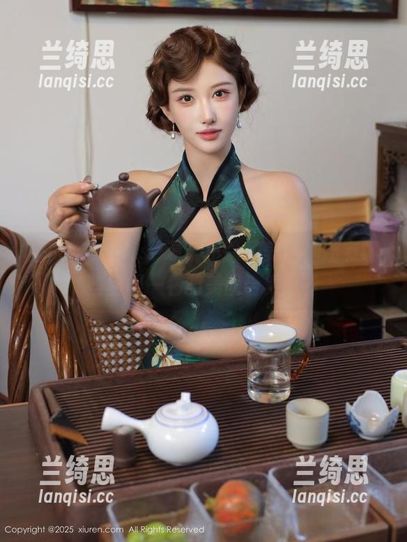 秀人网 - Elise谭晓彤除了美腿，还有哪些值得一看的美图合集啊？