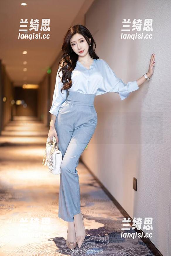 秀人网 - 免费图集：Mieko林美惠子在黑色里的一点点调皮