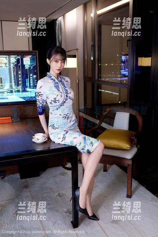 秀人网 - 九尾Ivy写真：夏日里的懒散时光，图包里还有些许小倔强呢。