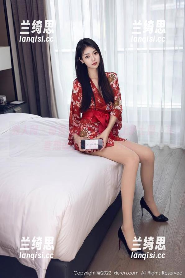 秀人网 - 俞漫私拍图集：穿上护士服，有些想让人一路陪到白头。