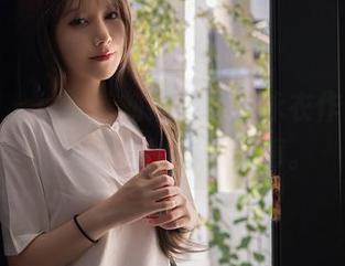 秀人网 – LOL，刘婷婷私拍泳衣作品里，她的自信比料子还薄。