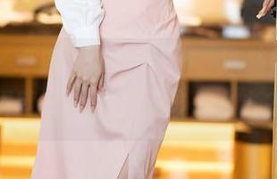 秀人网 – 卓琳妹妹_jolin，泳装图包一撞屏就爱上了，我该怎么办？