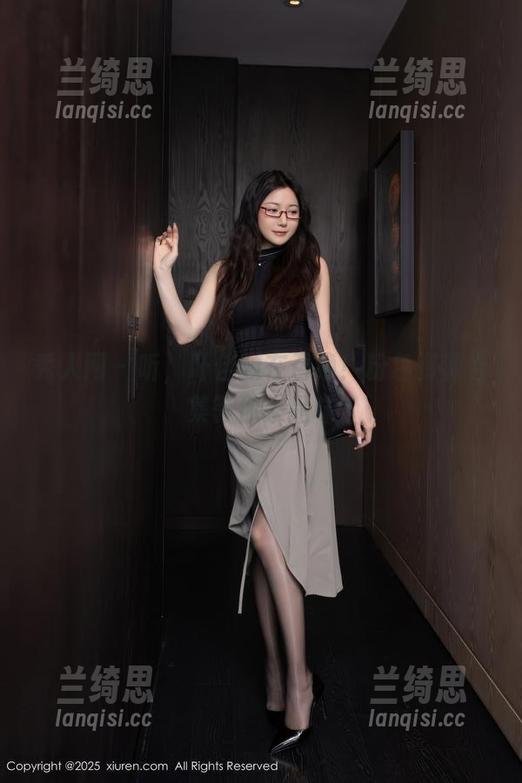 秀人网 - 听，叶佳颐在召唤！粉色资源合集等你来品味