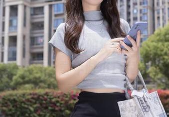 秀人网 – 在奈奈Fox的纯白图集中，有多少记忆是关于童年时小白兔的哈哈？