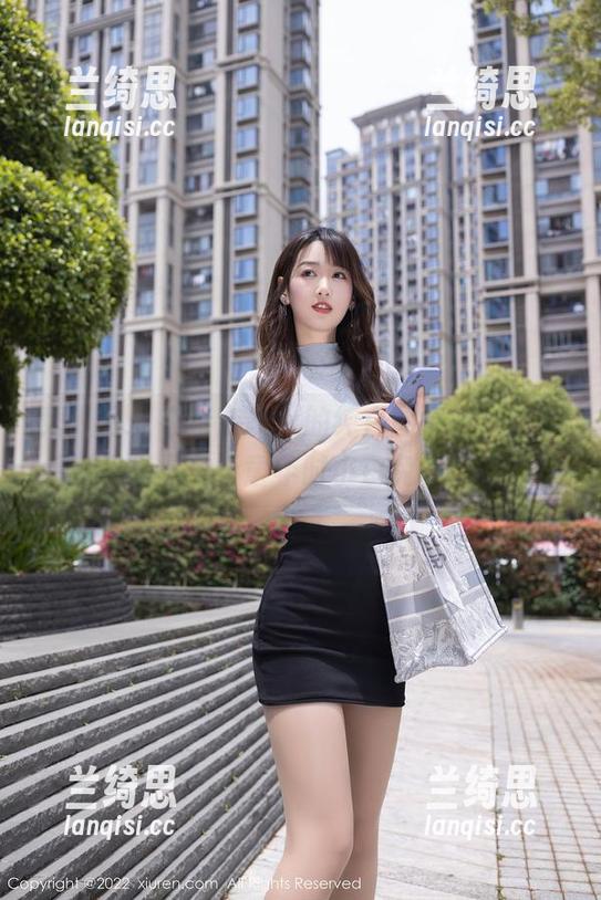 秀人网 - 在奈奈Fox的纯白图集中，有多少记忆是关于童年时小白兔的哈哈？