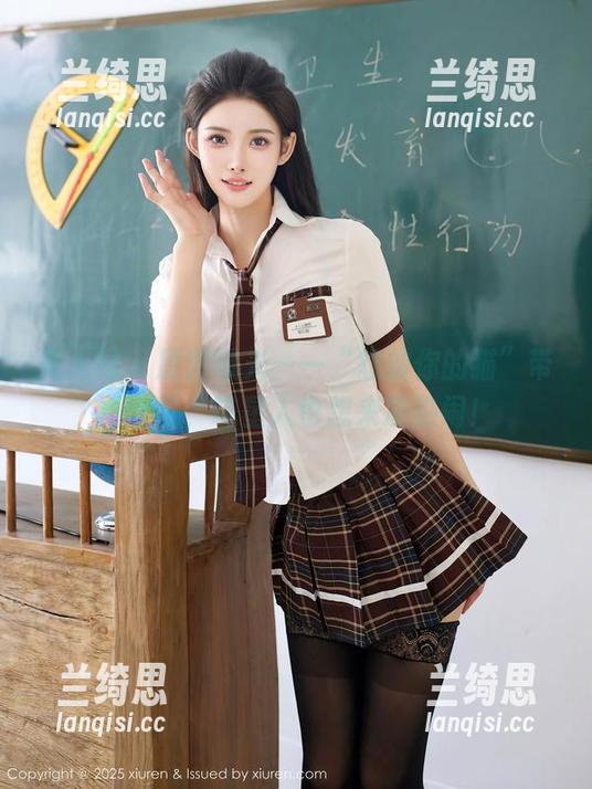 秀人网 - 原图曝光——“想做你的猫”带着套装，喵星人也想来凑热闹！