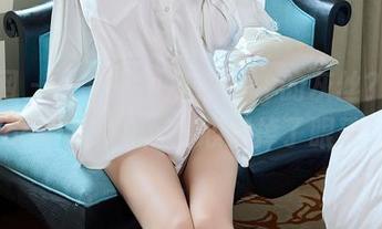 秀人网 – 谁能抗拒月夕Lily的灰丝？全套look下载中，当心别掉了眼珠！