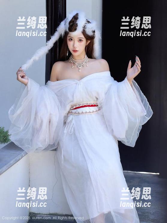 秀人网 - 观看林文文的美脚作品，每一次轻轻的晃动，都彷佛在对我说‘快来给我点赞’，哈哈！