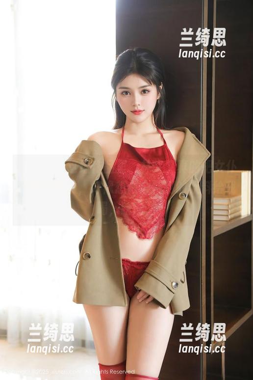 秀人网 - 这组作品里，林文文真的把女仆演绎得生动，好像想做个特别的饮料给我喝，哈哈。