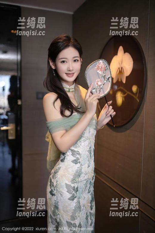 秀人网 - 果儿Victoria的全套蕾丝：图片让一切都显得那么‘不正经’，但谁在乎呢！