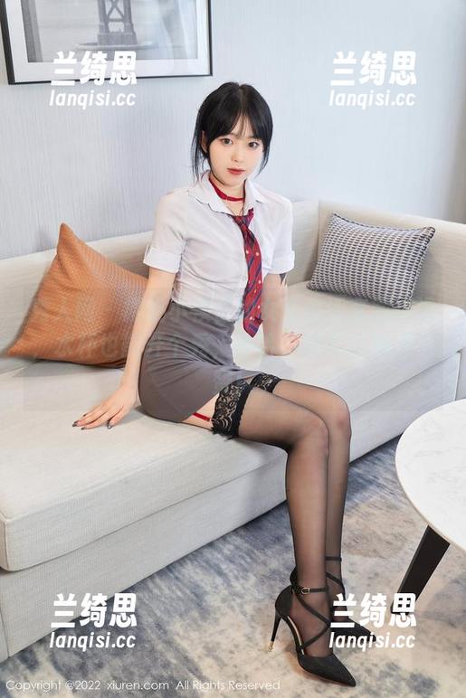 秀人网 - 樱桃小犊子的女仆童话套图精选，水杯也能开个秀，哈哈，我要给她点个赞！
