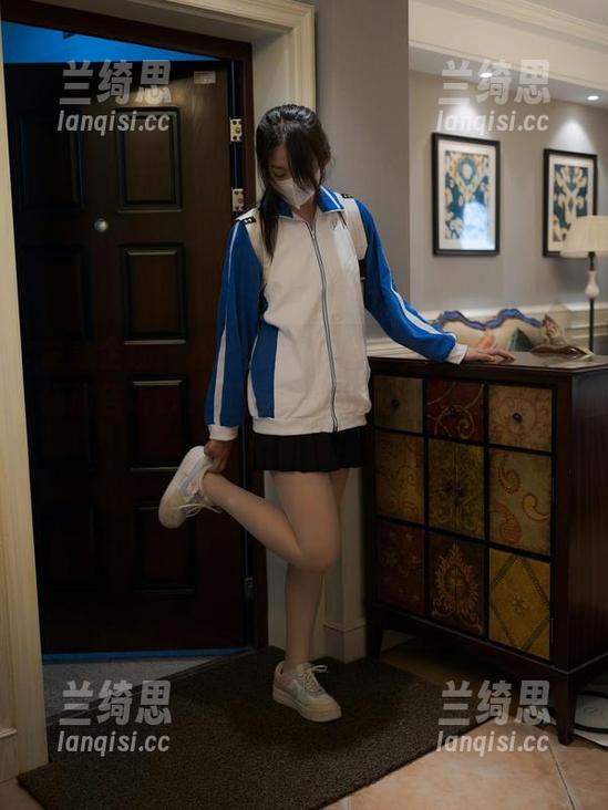 紧急企划 - 樱樱樱可的办公室图包好像在偷偷告诉我：工作也能拉风，难怪大家都爱偷瞄！
