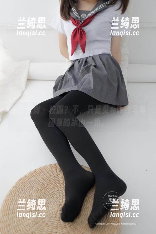 紧急企划 - 校服？不，只是见希w的写真图集的冰山一角。