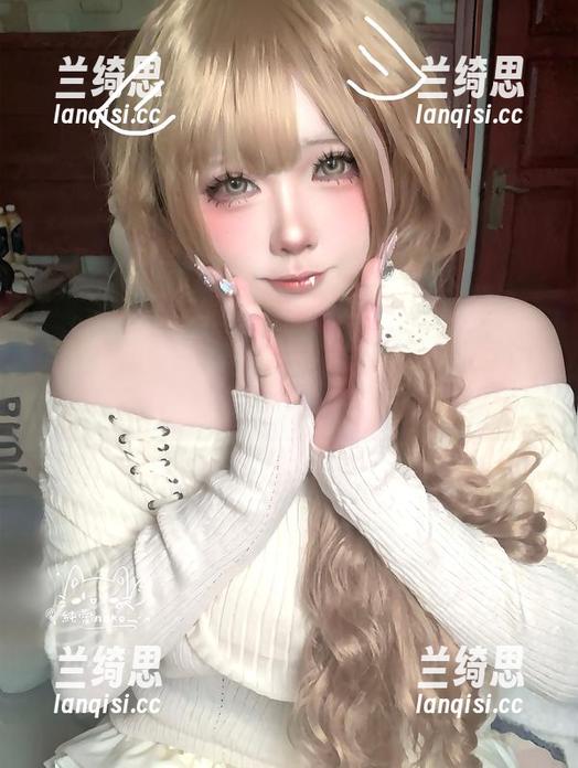 整天在画画的“纯爱neko”，其实是个COS照片的狂人