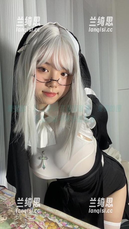 微密圈 - 葱油饼er在居家谢幕，免费的图包是你必不可少的配备