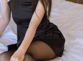 袜啵啵 – 换个角度看小甜豆的油亮灰丝套图，脚尖透视真是…