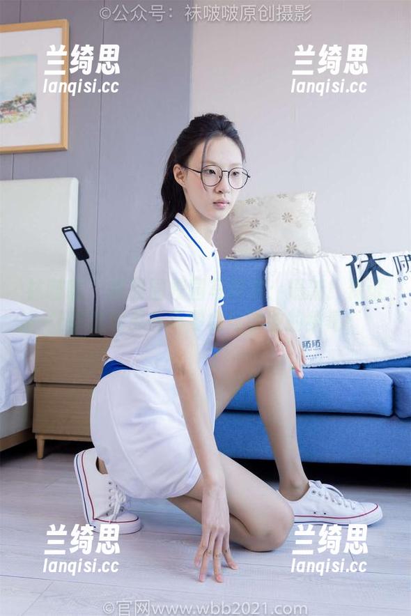 袜啵啵 - 甜甜圈校园写真集：最新！保证让你想起那些年零食与学业的纠葛！