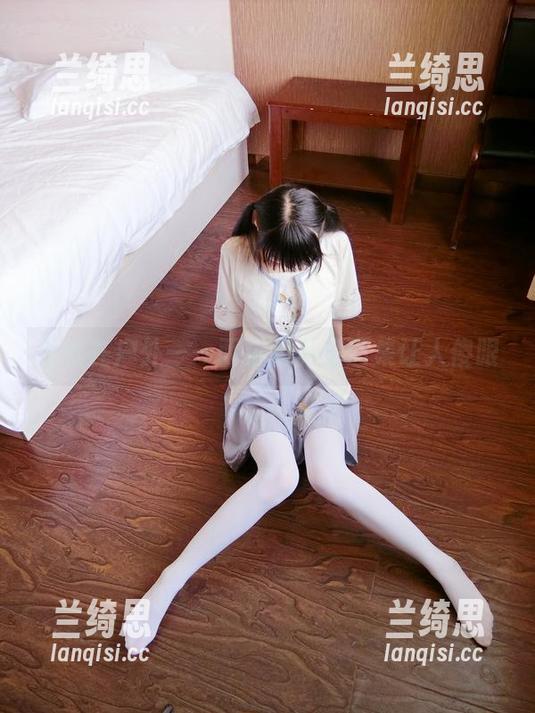 白丝在户外——西尔酱私房图集让人傻眼 白丝在户外——西尔酱私房图集让人傻眼