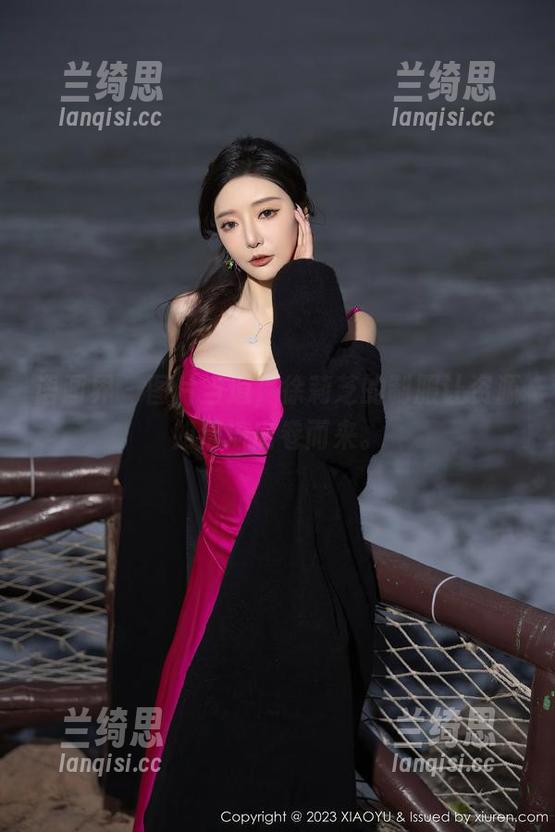 语画界 - 图片当道，徐莉芝的制服让资源如潮流席卷而来。