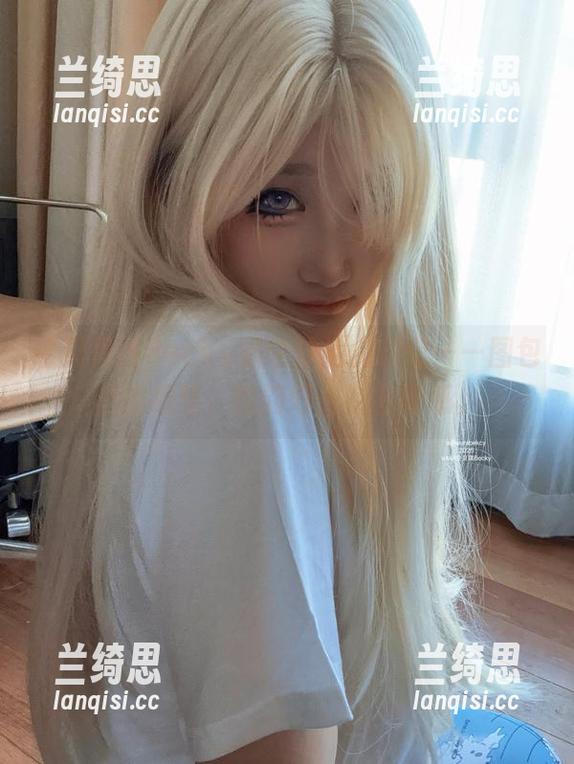 给贝贝琪Becky留个泳池的印记——图包里的细节，恰到好处的轻奢感。