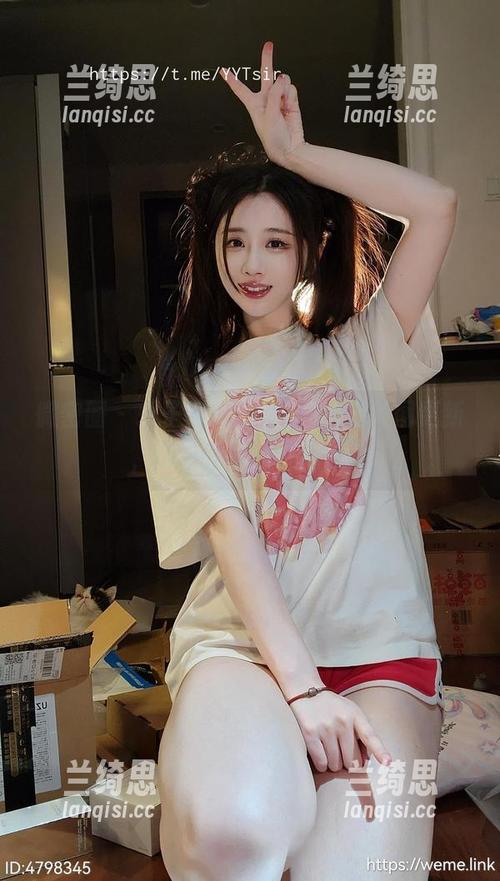 微密圈 - 轩子巨2兔，空姐主题美图更新，吃饭饮水秒变渴望！