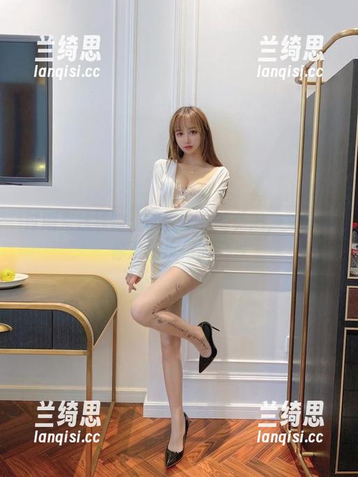过期米线线喵：镂空内衣的美图，又是道你没法抗拒的风景