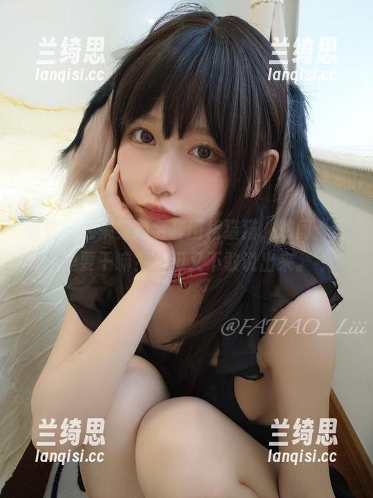 看着迷之呆梨的全套围裙猫猫，想问“这是要干嘛？”但又不敢说出来。