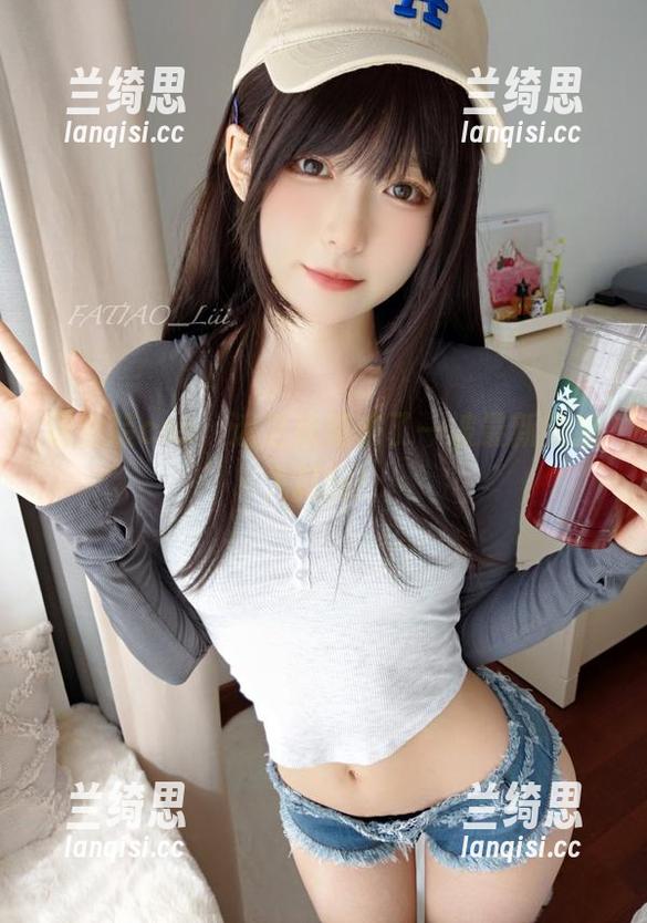 职业装cos，迷之呆梨来了一波最新的撩人打扮！