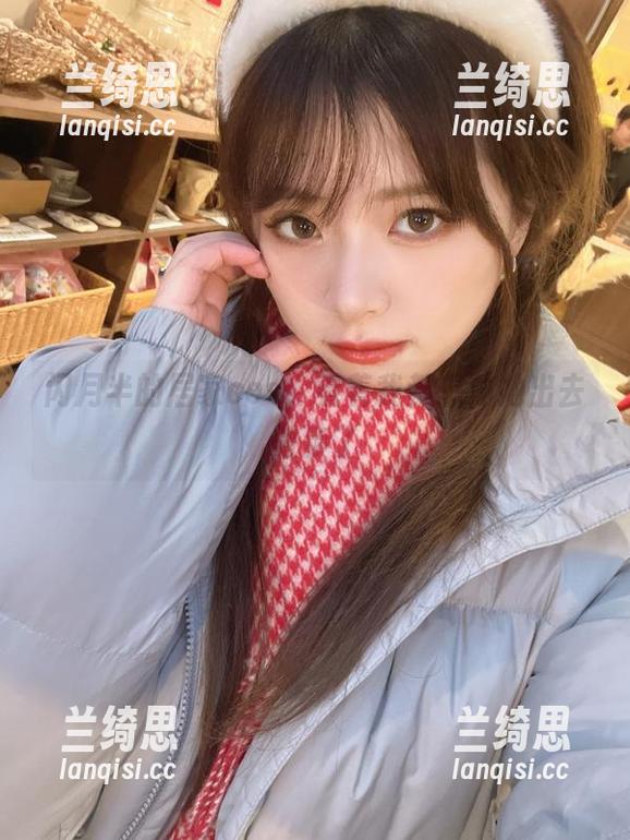 闪月半的居家cos，看着我都想劝她出去散步了