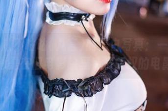 阿九从不咕咕(九言)的黑白写真：一种恍惚像是在旧电影院里看没版权的电影。