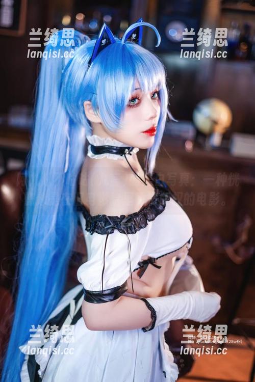 阿九从不咕咕(九言)的黑白写真：一种恍惚像是在旧电影院里看没版权的电影。