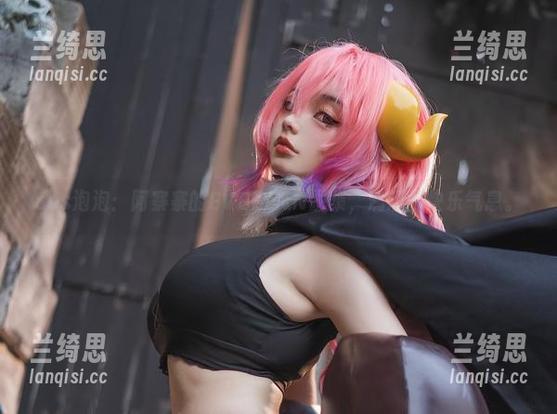 cos泡泡：阿寨寨的EVELYNN图集，满满的快乐气息。
