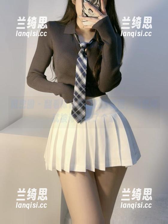 微密圈 - 翻看陈佩奇的校服套图，恍惚间就被青春打了个晕