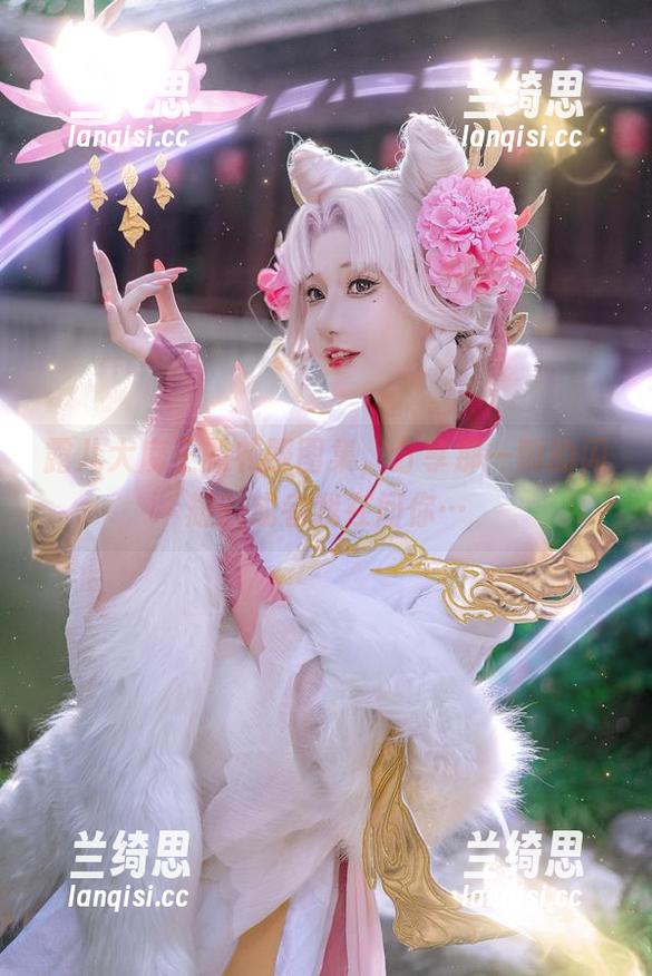 露儿大魔王的礼服图集，分享那一瞬的闪耀？或者我在问你…