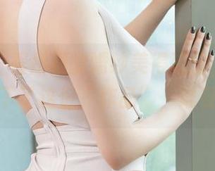 青豆客 – 程彤颜的婚纱美得过分，竟在网盘里留下了这份“作品”，谁受得了！