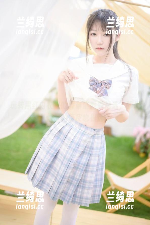 玩转黑红内衣裙的香草喵露露精选，即便是偶尔的俏皮也很迷人